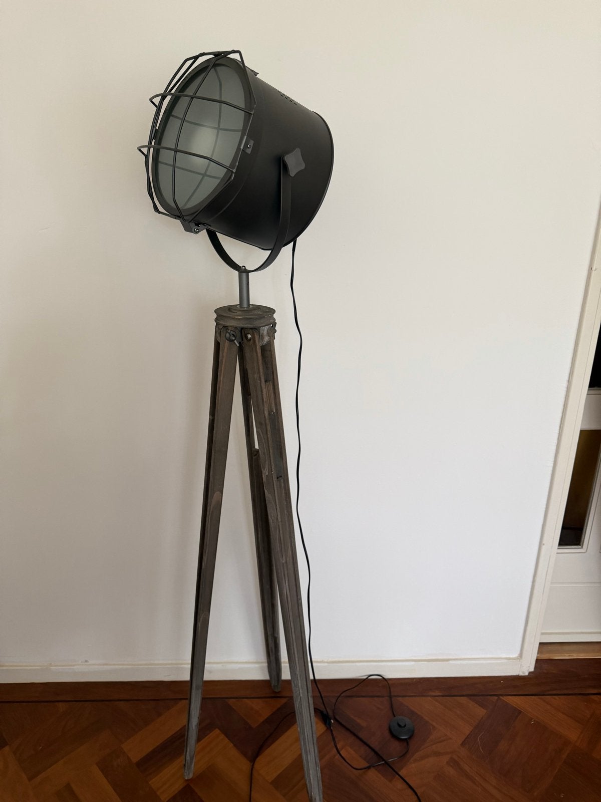 Industriële Vloerlamp met Houten Statief, Huis en Inrichting, Lampen | Vloerlampen, Ophalen, E27 (groot), Zo goed als nieuw, 150 tot 200 cm