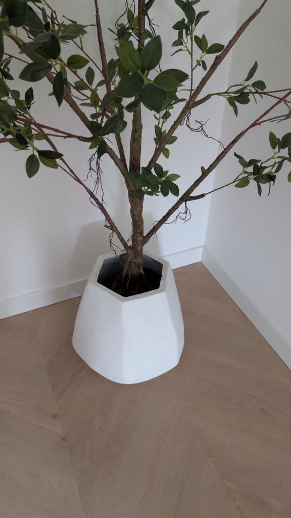 Grote, realistische kunstplant in moderne witte pot, Ophalen, Zo goed als nieuw