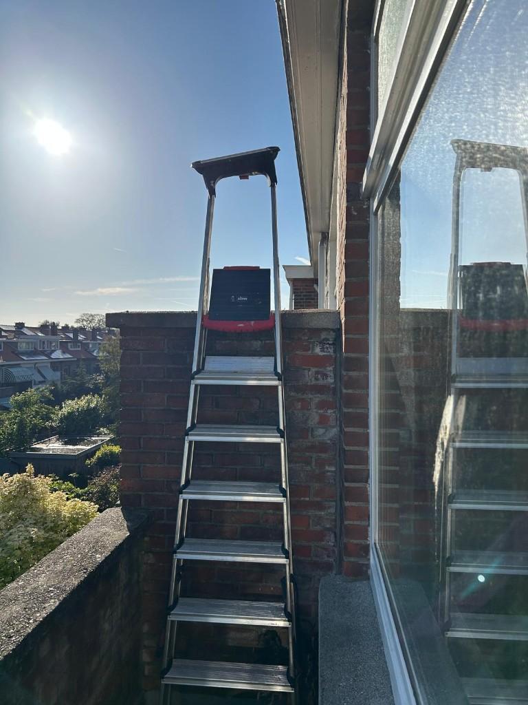 nette en stevige Altrex trap/lader met 7 treden, Doe-het-zelf en Verbouw, Ladders en Trappen, Ophalen, Zo goed als nieuw, Ladder