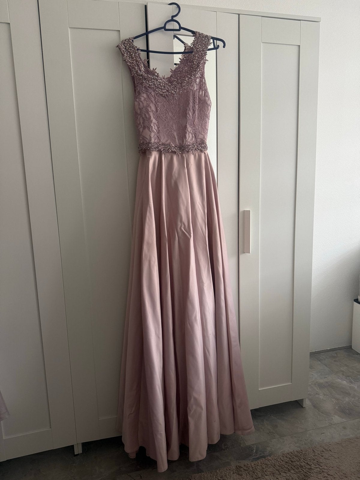 Mooie zalmroze galajurk, één keer gedragen, Kleding | Dames, Jurken, Ophalen of Verzenden, Zo goed als nieuw, Roze, Onder de knie