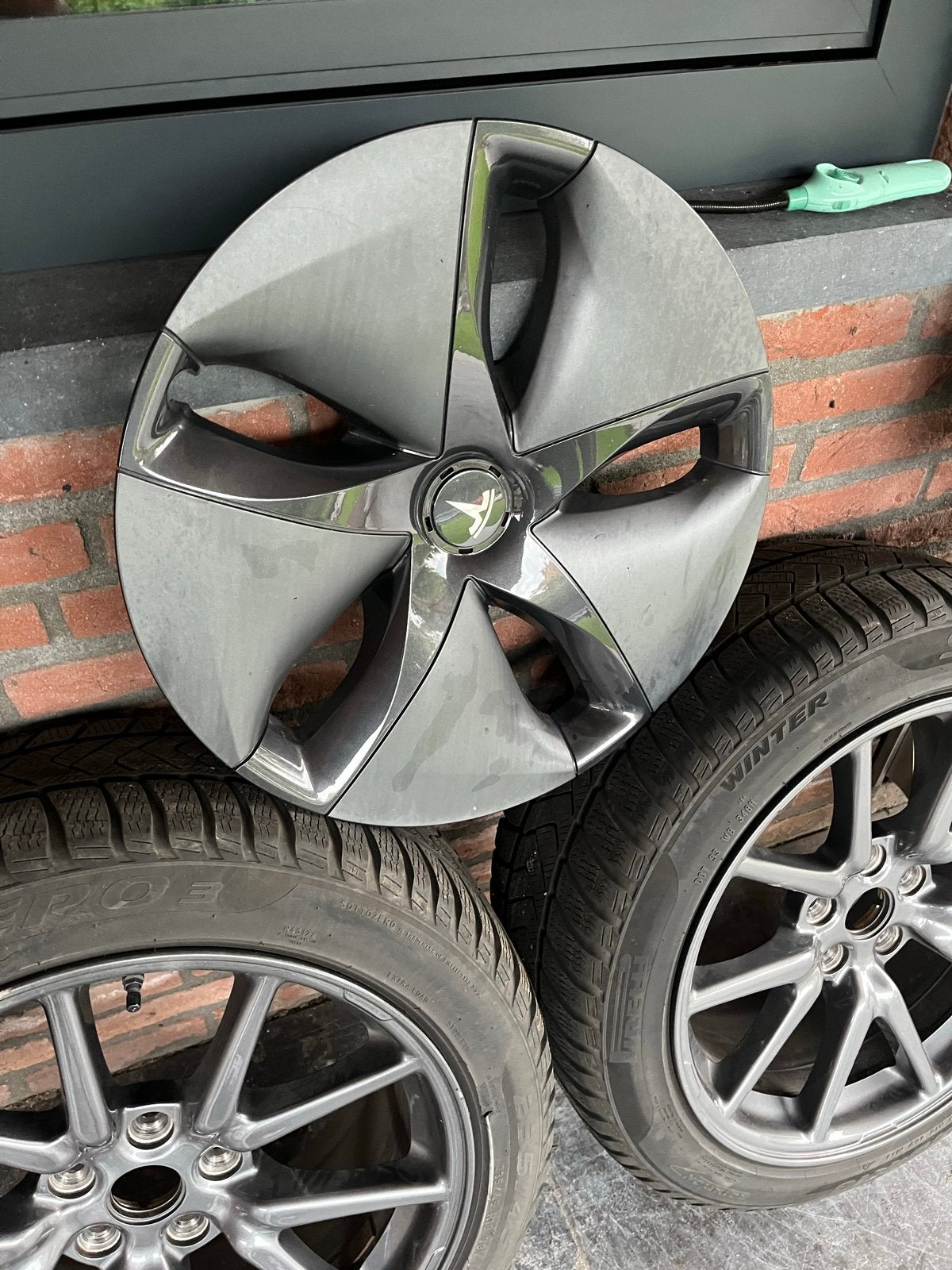 Foto 10 van Tesla Model 3 aero velgen 18 inch+winterbanden+wielkappen