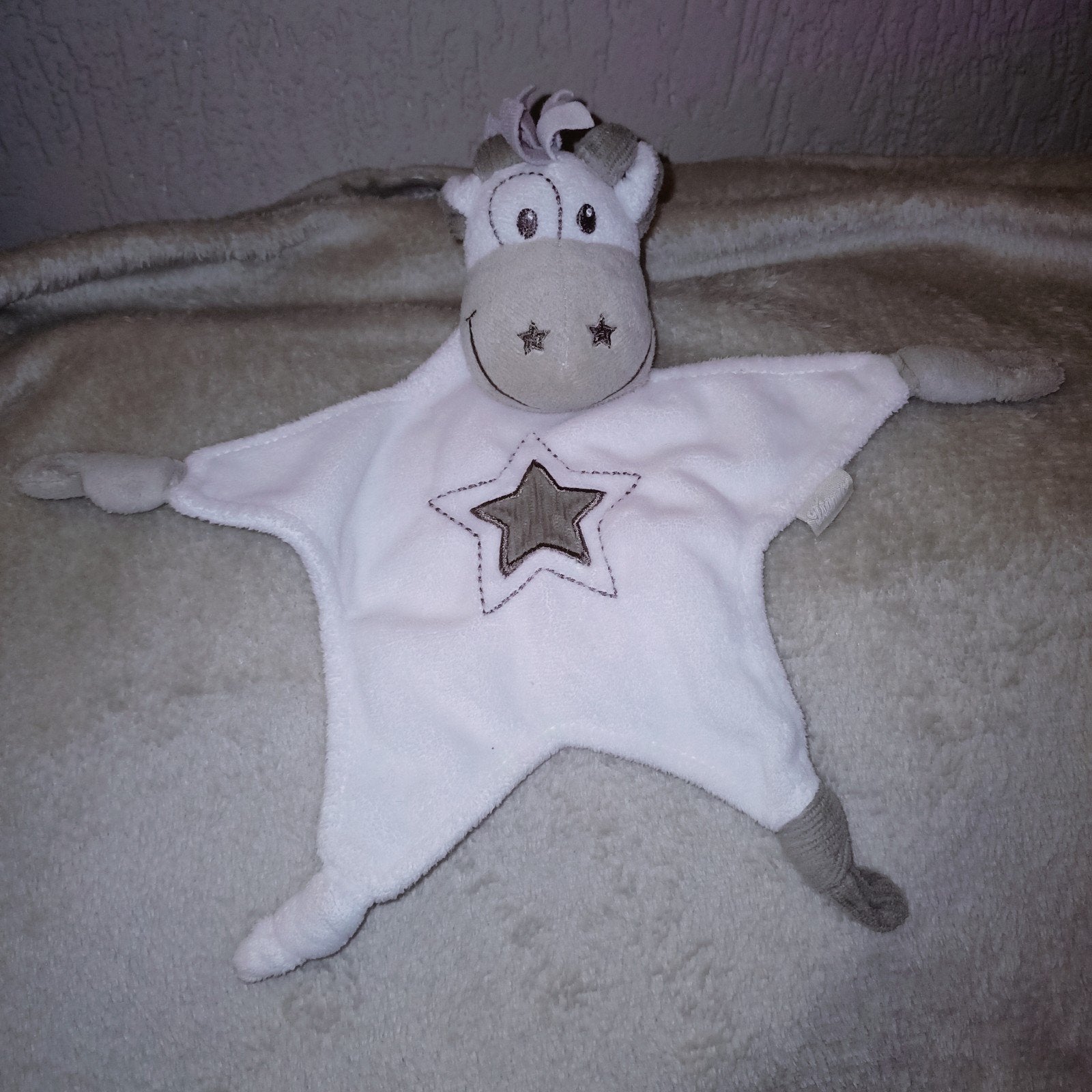 Tiamo giraf / giraffe kroeldoek met rammelaar., Kinderen en Baby's, Speelgoed | Knuffels en Pluche, Giraf, Grijs, Ophalen of Verzenden