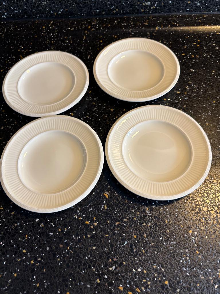 Wedgewood 4x petit fourschaaltjes, Ophalen of Verzenden, Zo goed als nieuw, Bord(en), Wedgwood