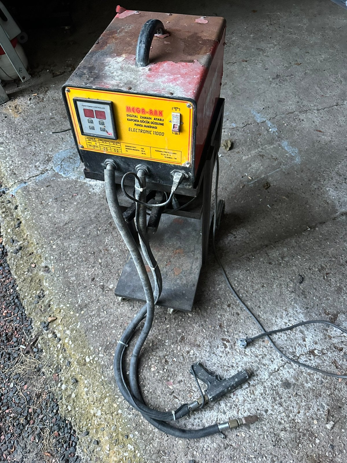 Mega-Ark Electronic 11000 Pro Puntlas-/Uitdeukmachine, Doe-het-zelf en Verbouw, Ophalen, Zo goed als nieuw, 250 ampère of meer