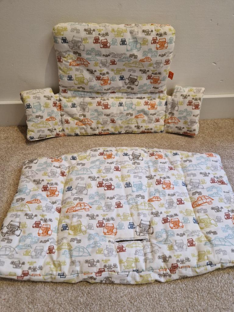 Stokke Tripp Trapp Kussen Set - Auto Design, Kinderen en Baby's, Kinderstoelen, Ophalen of Verzenden, Zo goed als nieuw, Meegroeistoel