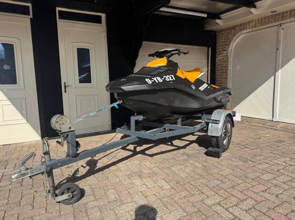Seadoo spark 2019 110pk 2UP trailer 47 uur open uitlaat, Watersport en Boten, Boottrailers, Ophalen, Jetskitrailer, Minder dan 6 meter