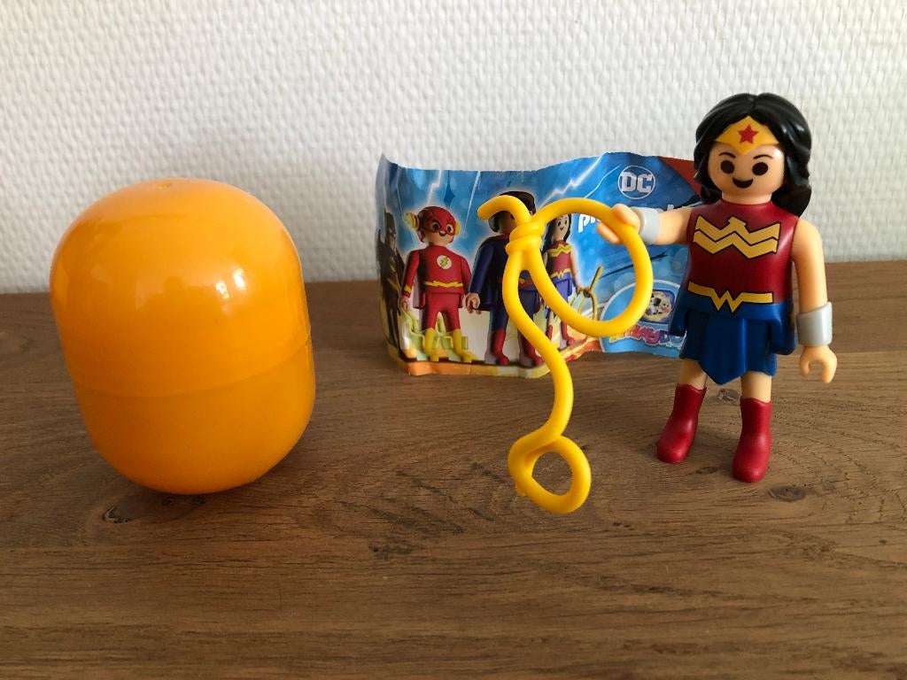 Wonderwoman Maxi ei Kindersurprise Pasen 2026, Ophalen of Verzenden, Nieuw, Hardplasticfiguren