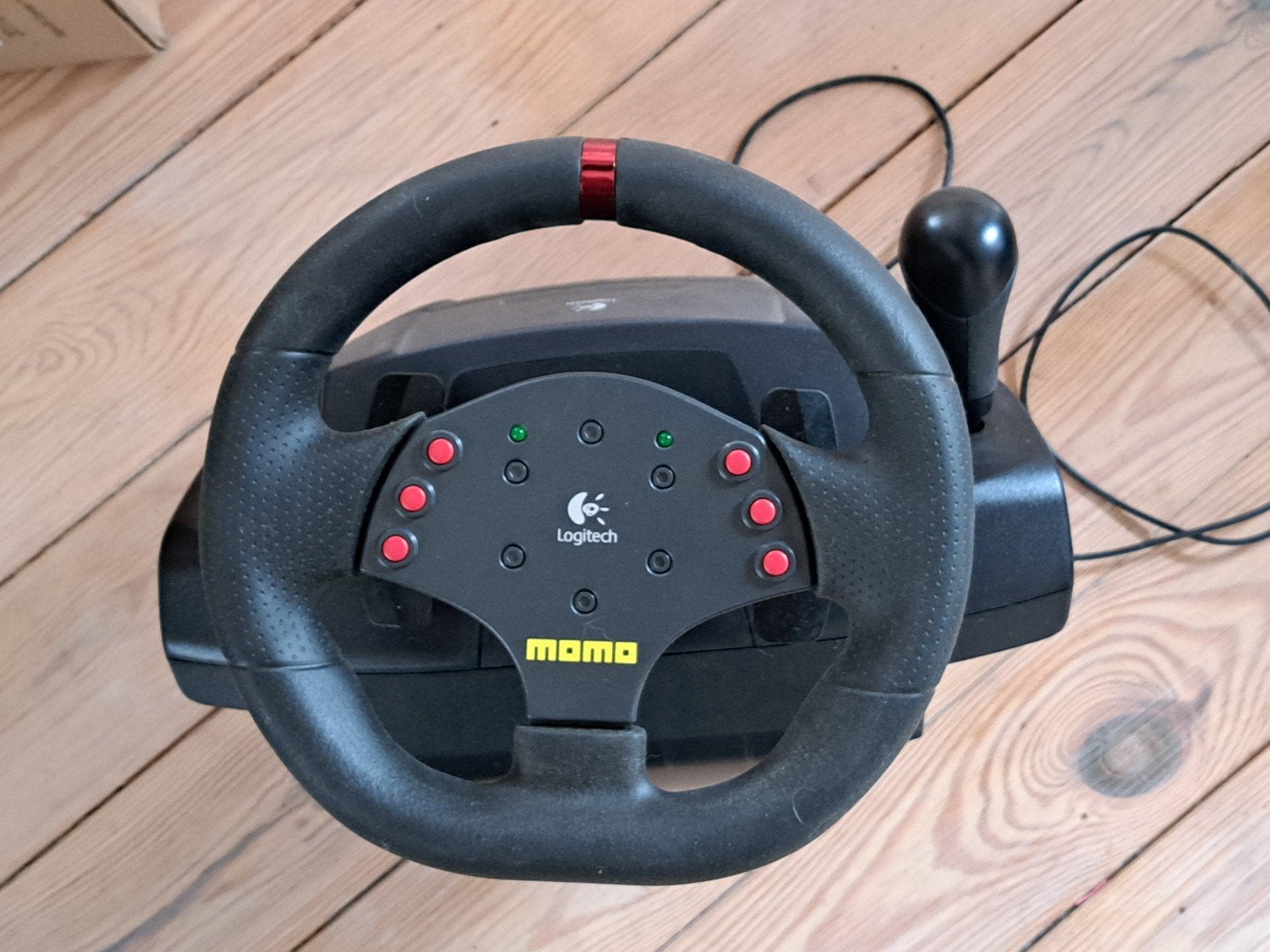 Logitech Momo Racing Force Feedback Stuurwiel + Pedalen, Spelcomputers en Games, Racestuur, Gebruikt, Force feedback, Ophalen of Verzenden