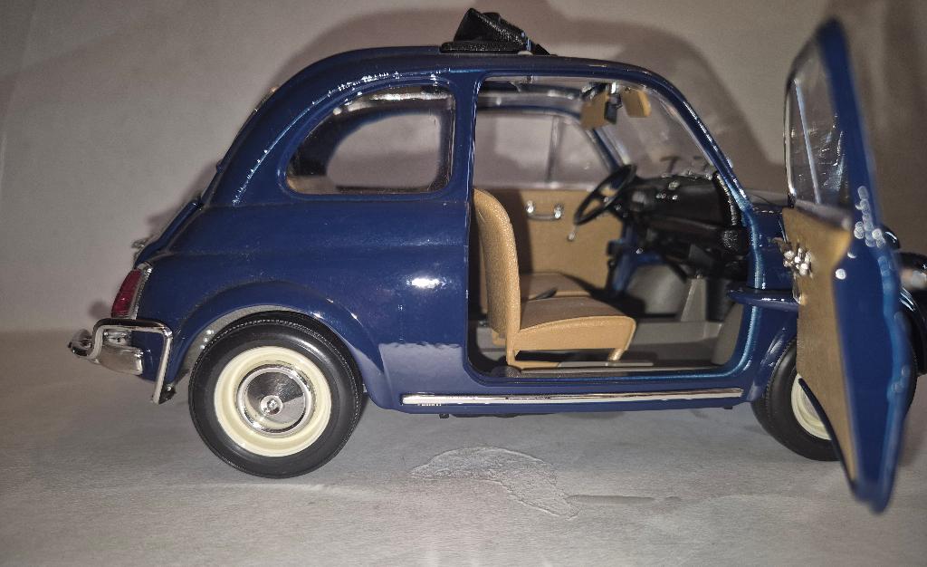Fiat 500 modelauto 1:18, Ophalen of Verzenden, Zo goed als nieuw, Auto, Bburago