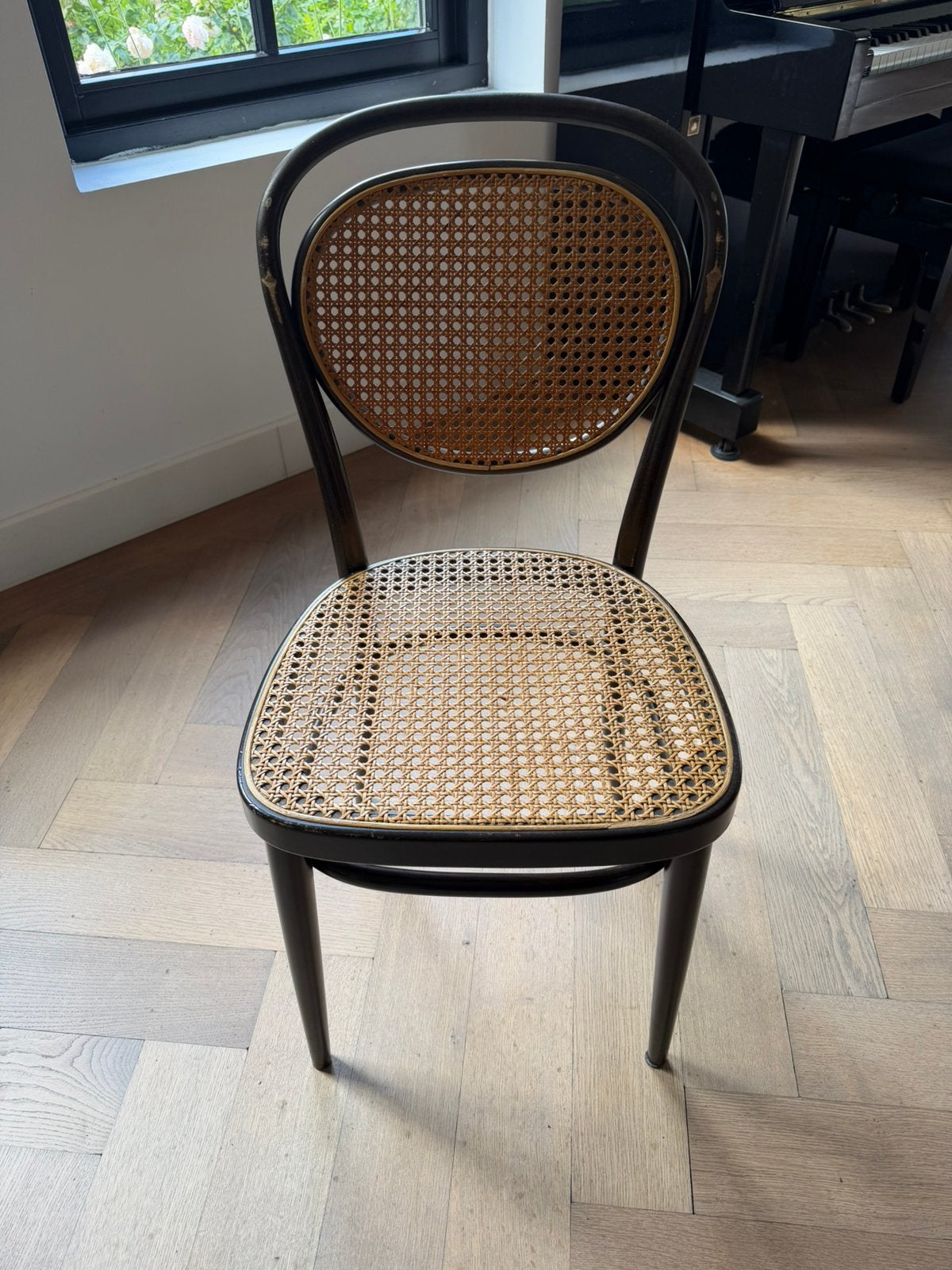 Thonet stoel, Ophalen