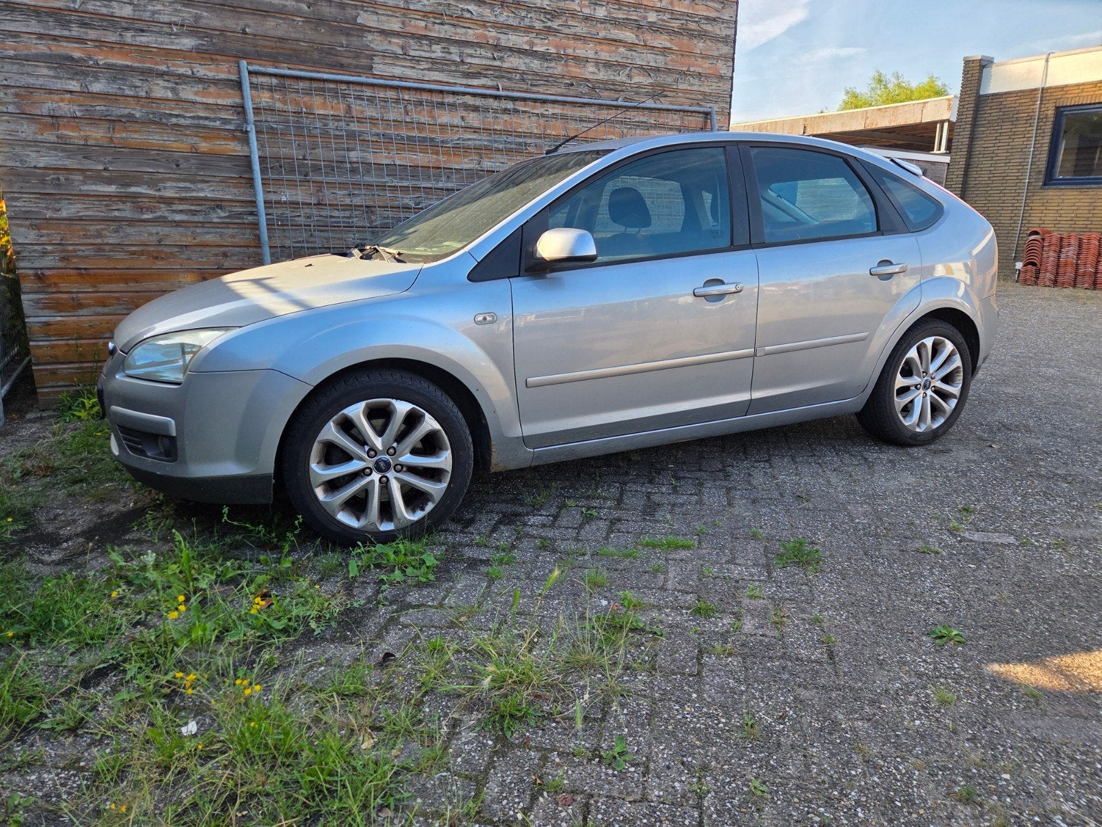 Ford Focus 2.0 107KW 5D 2006 Grijs, Auto's, Ford, 4 cilinders, Handgeschakeld, Particulier, Zilver of Grijs