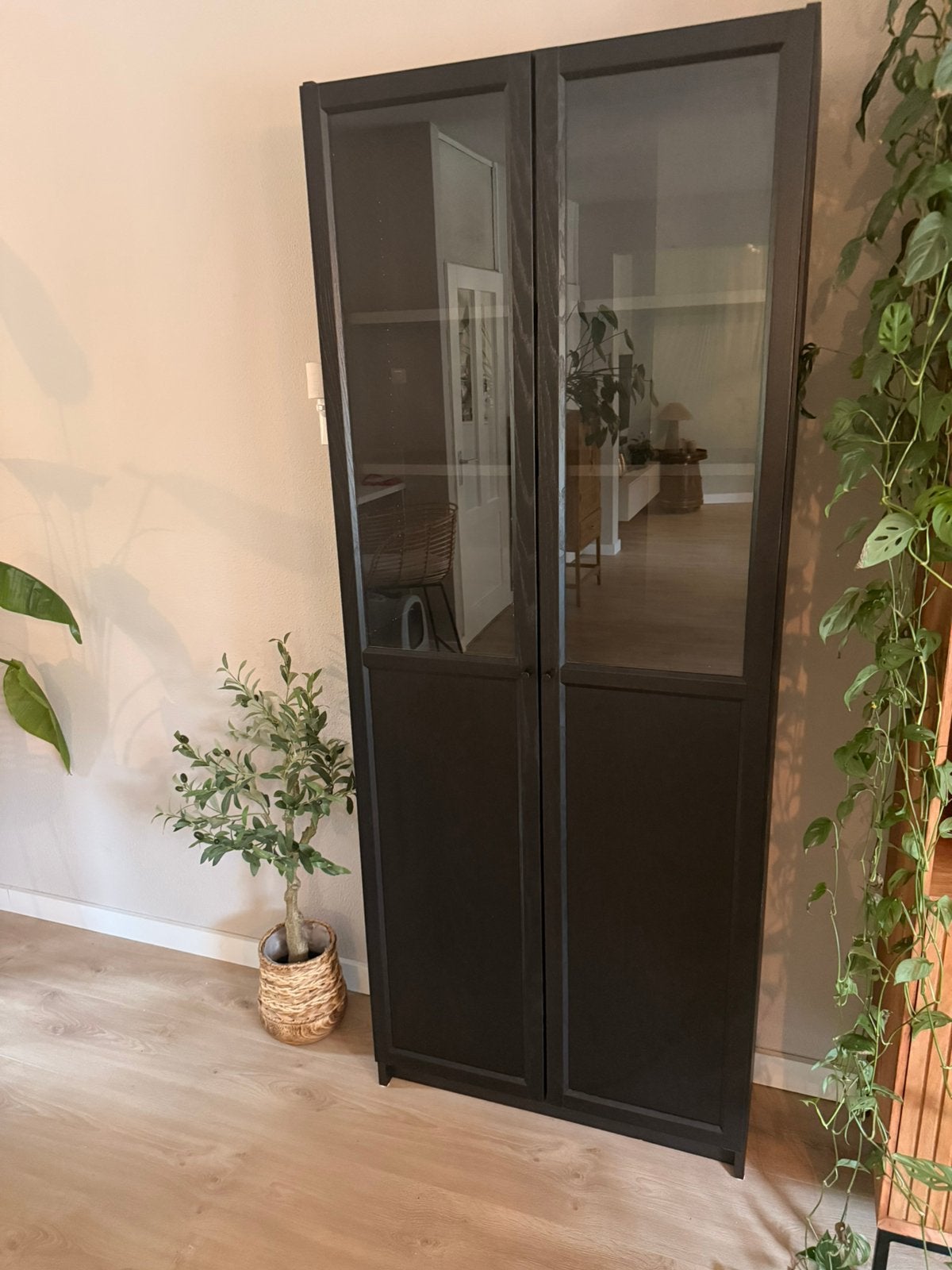 Zwarte IKEA Billy vitrinekast met glasdeuren - 80x30x202 cm, Huis en Inrichting, Ophalen, 50 tot 100 cm, 150 tot 200 cm, 25 tot 50 cm