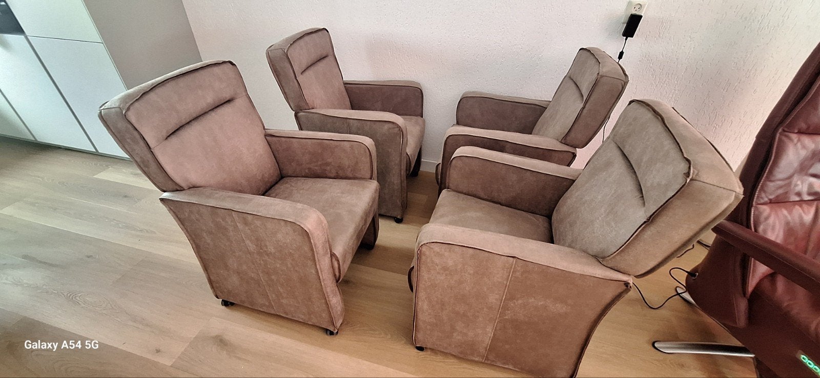 4 prachtige eettafel stoelen, Ophalen, Zo goed als nieuw
