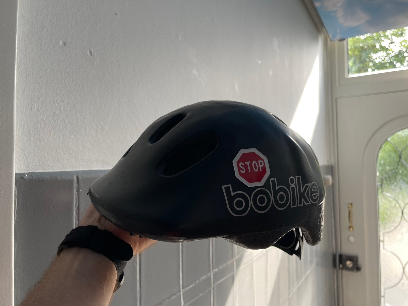 Kinderhelm - Bobike - Urban black - zgan, Fietsen en Brommers, Brommerhelmen, Ophalen of Verzenden, Zo goed als nieuw