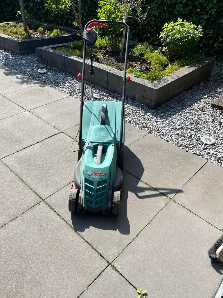 Bosch Rotak 32 Grasmaaier - Koolborstels te vervangen, Tuin en Terras, Grasmaaiers, Ophalen, Cirkelmaaier, Elektrische grasmaaier