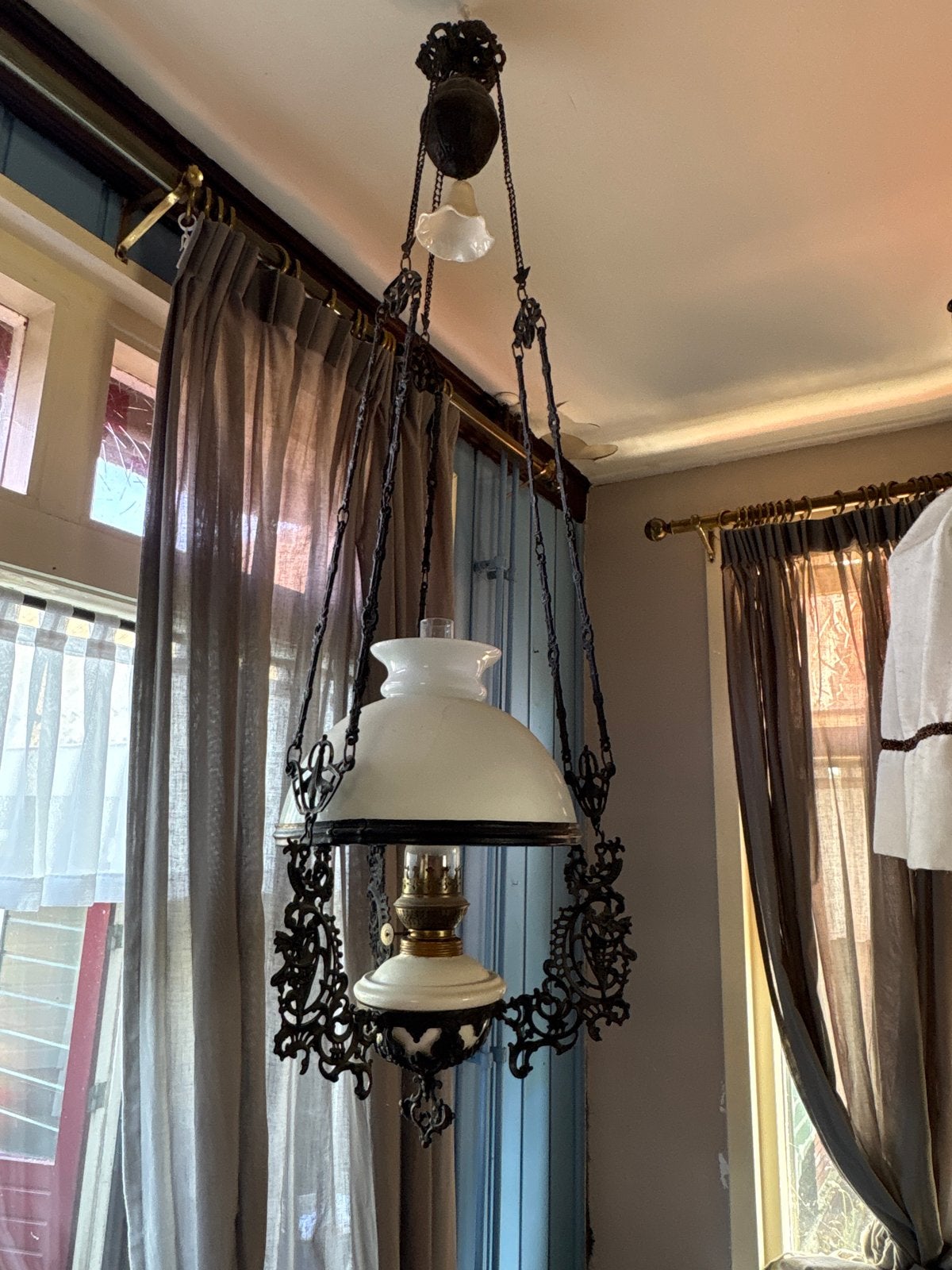 Antieke olielamp / hanglamp met katrolsysteem, Ophalen