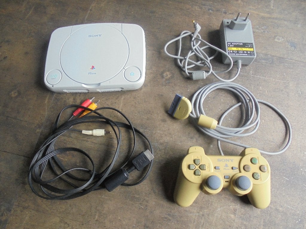 Sony PlayStation One spelconsole (zie foto's), Spelcomputers en Games, Ophalen of Verzenden, Gebruikt, Met 1 controller