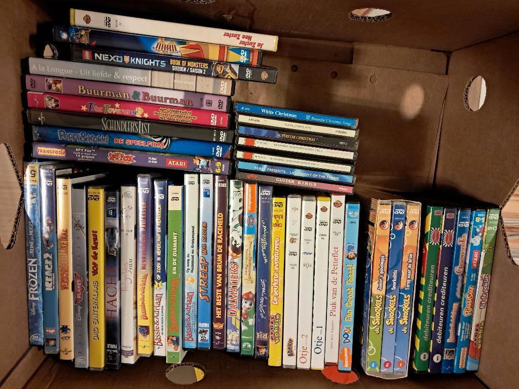 Doos met DVD's en enkele cd's, Ophalen, Alle leeftijden, Overige genres, Zo goed als nieuw