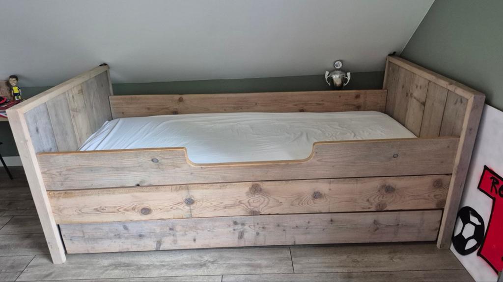 Steigerhout eenpersoonsbed, Ophalen, Gebruikt, 90 cm, Eenpersoons