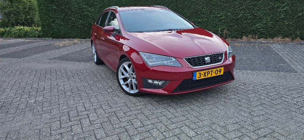 Seat Leon 1.4 TSI ACT FR Dynamic |150pk|Leder|LED|Trekhaak, 4 cilinders, Leon, Particulier, 149 pk