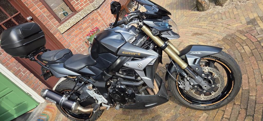 Suzuki GSR 750 ABS *Origineel NL* met veel extra's!, 750 cc, Occasion, 4 cilinders, Motorrijbewijs A
