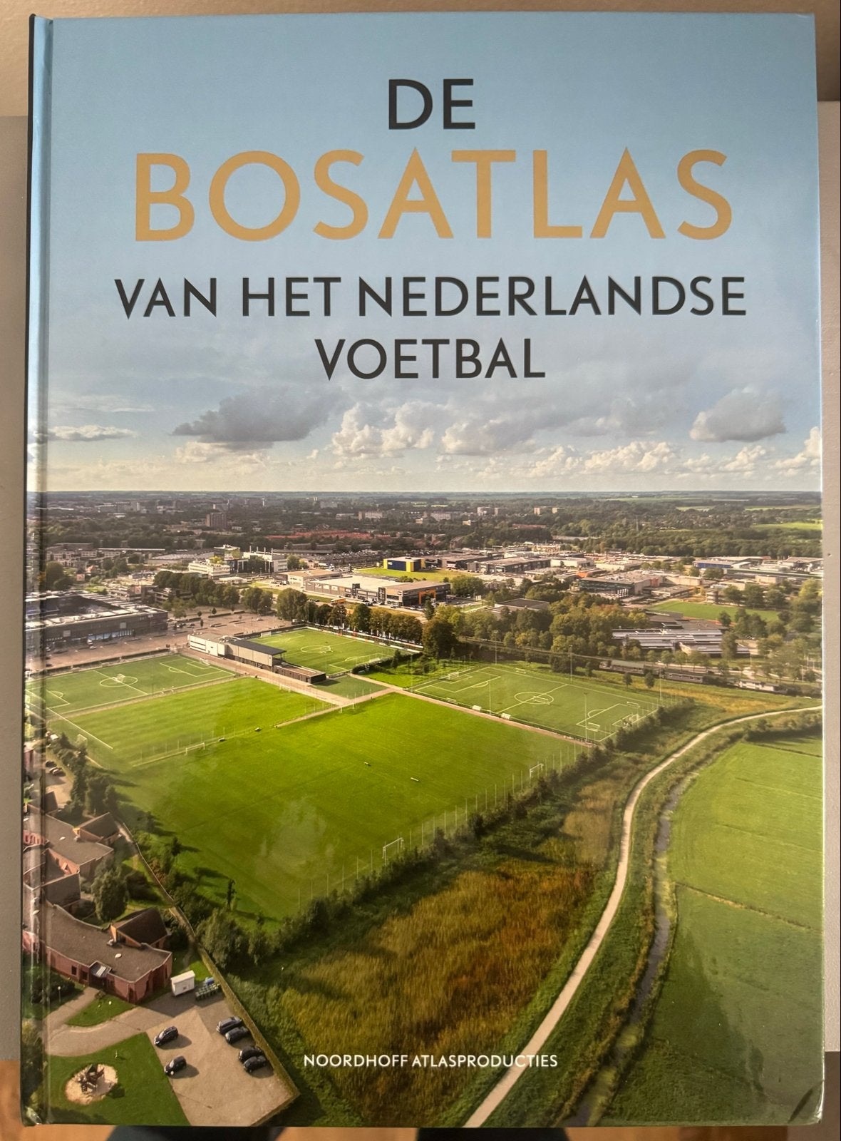De Bosatlas van het Nederlandse Voetbal - Zo goed als nieuw, Ophalen of Verzenden, Zo goed als nieuw, Balsport