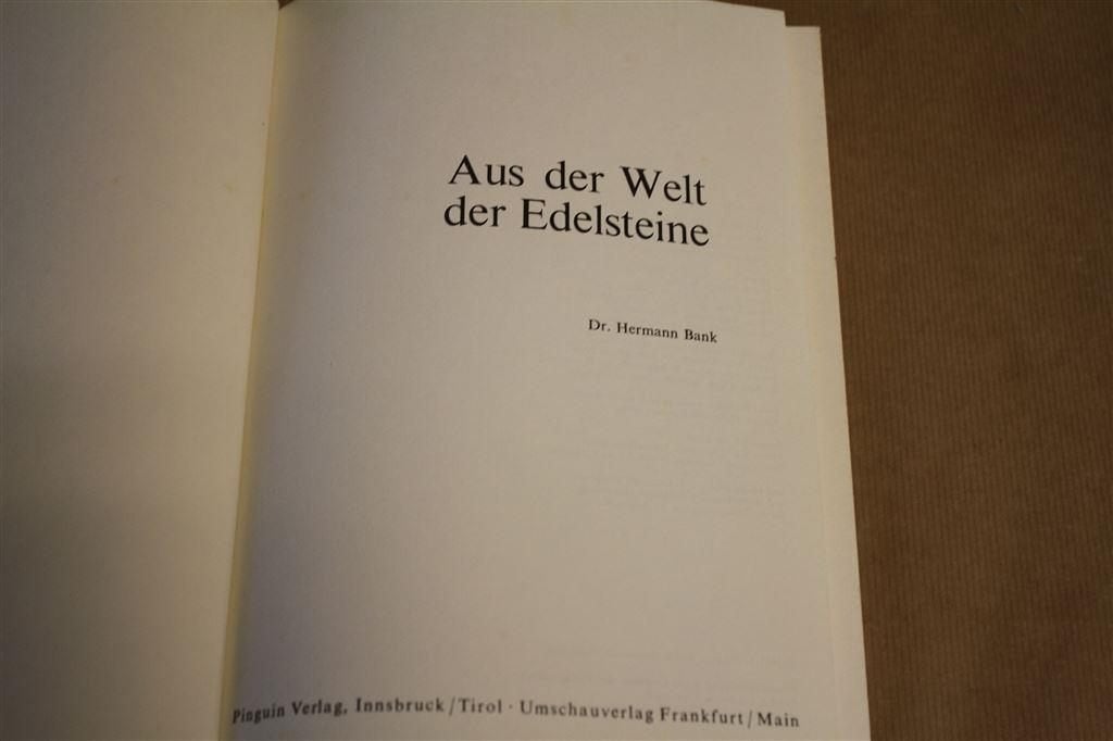 Boek. Uit de wereld van edelstenen., Ophalen of Verzenden, Fossiel