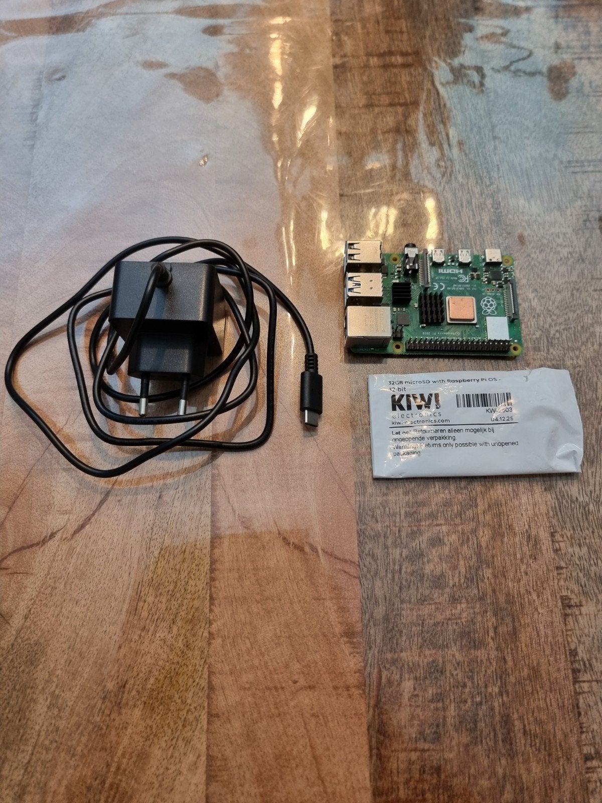 Raspberry Pi 4 1GB RAM met adapter, Micro-SD kaart + koeling, Minder dan 4 GB, 32 GB, Minder dan 2 Ghz, Ophalen of Verzenden