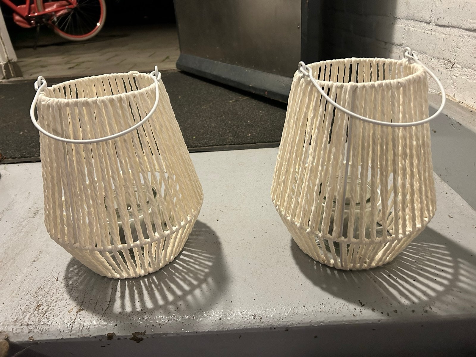 Set van 2 sfeervolle lantaarns met touwdesign, Huis en Inrichting, Lantaarn, Natuurlijk materiaal, Ophalen of Verzenden, Zo goed als nieuw