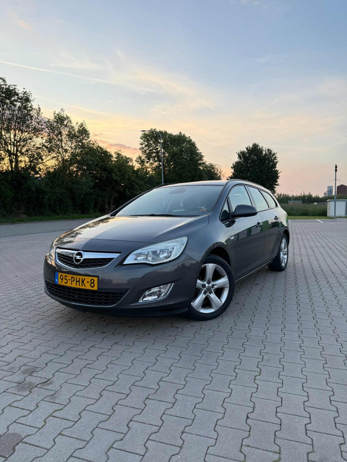 Opel Astra 1.4 Turbo 88KW Sports Tourer 2011 Grijs, Auto's, Voorwielaandrijving, 4 cilinders, 1337 kg, Origineel Nederlands