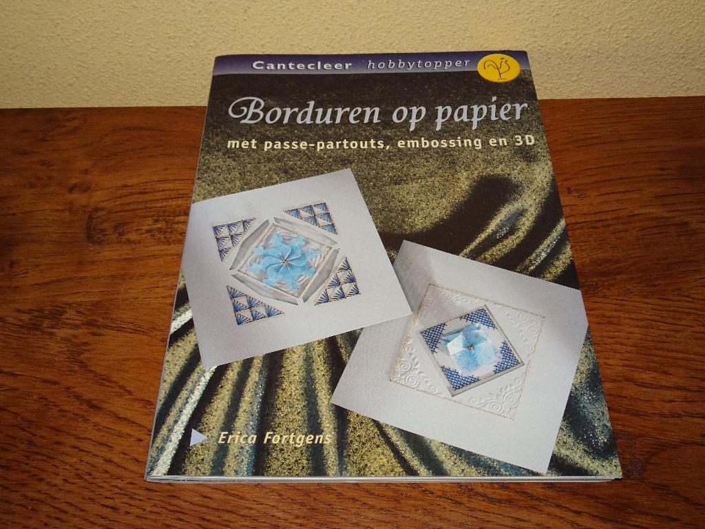 Borduren op papier met passe-partouts, embossing en 3D, Hobby en Vrije tijd, Kaarten | Zelf maken, Ophalen of Verzenden, Zo goed als nieuw
