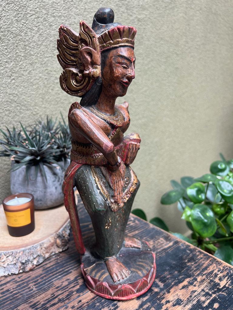 Balinees beeld uit Indonesie houtsnijwerk handwerk Bali, Handgemaakt, Ophalen of Verzenden, 20 - 50 cm, Beeld