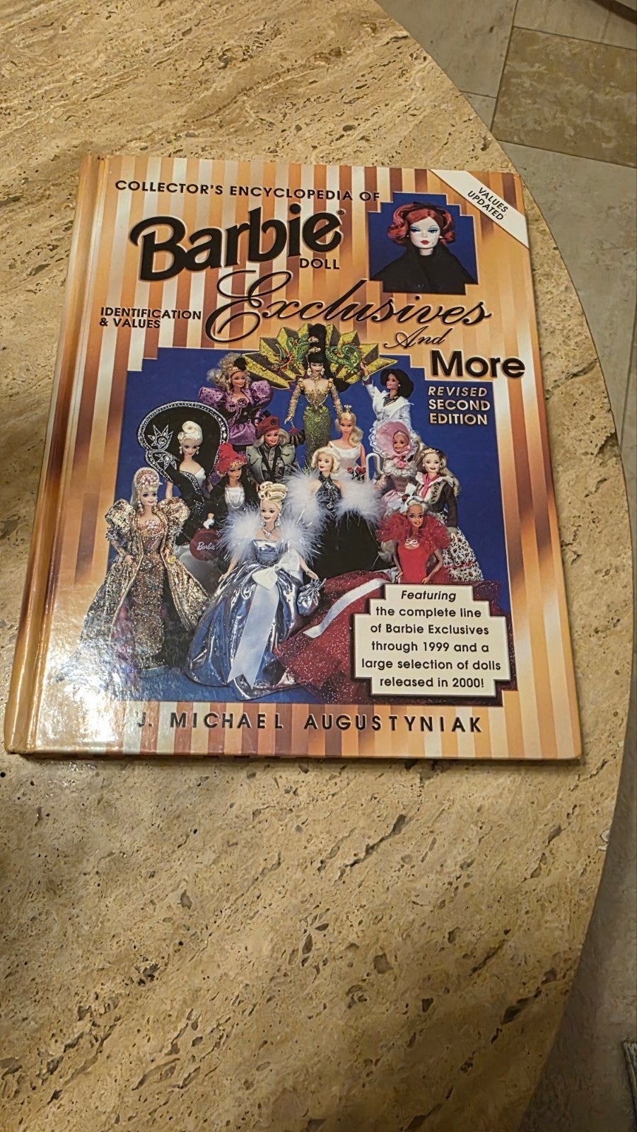 Collector's Encyclopedia of Barbie Doll Exclusives, J. Michael Augustyniak, Ophalen of Verzenden, Zo goed als nieuw, Los deel