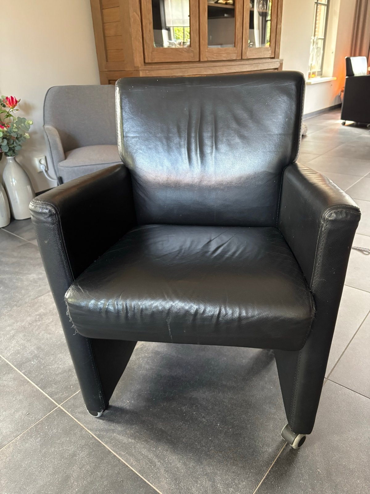 Zes zwarte leren fauteuils op wieltjes, Ophalen, Gebruikt, Zwart, Leer