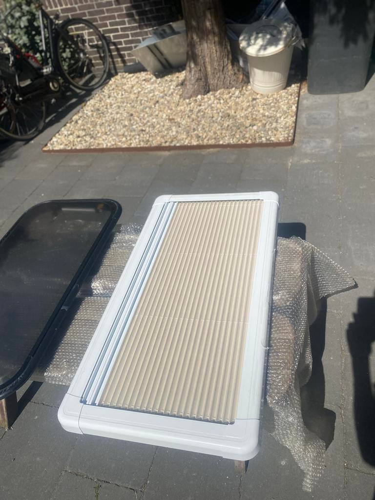 Nieuw camper/caravan raam (H450xB900mm) met dubbel glas, Caravans en Kamperen, Caravan accessoires, Ophalen of Verzenden, Zo goed als nieuw