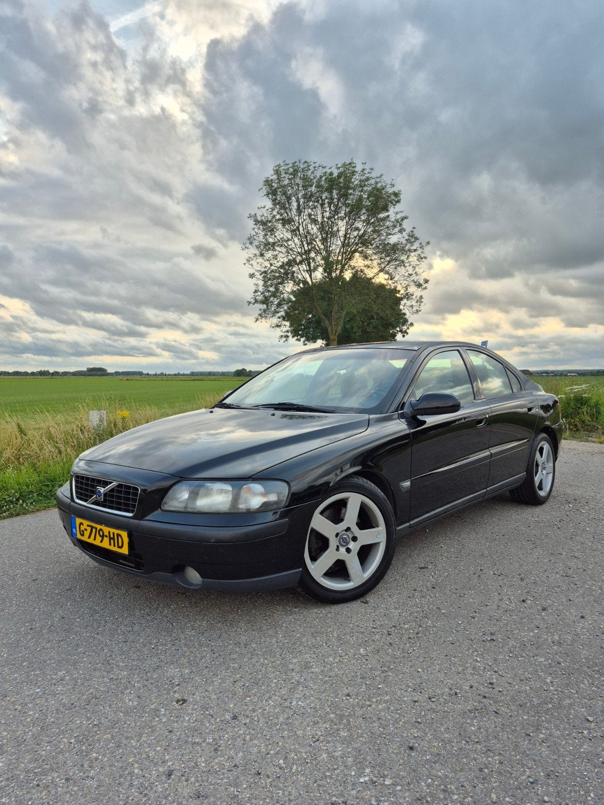 Volvo S60 2.3 T5 AUT 2001 Zwart, Auto's, Zwart, 1505 kg, Zwart, 10 km/l