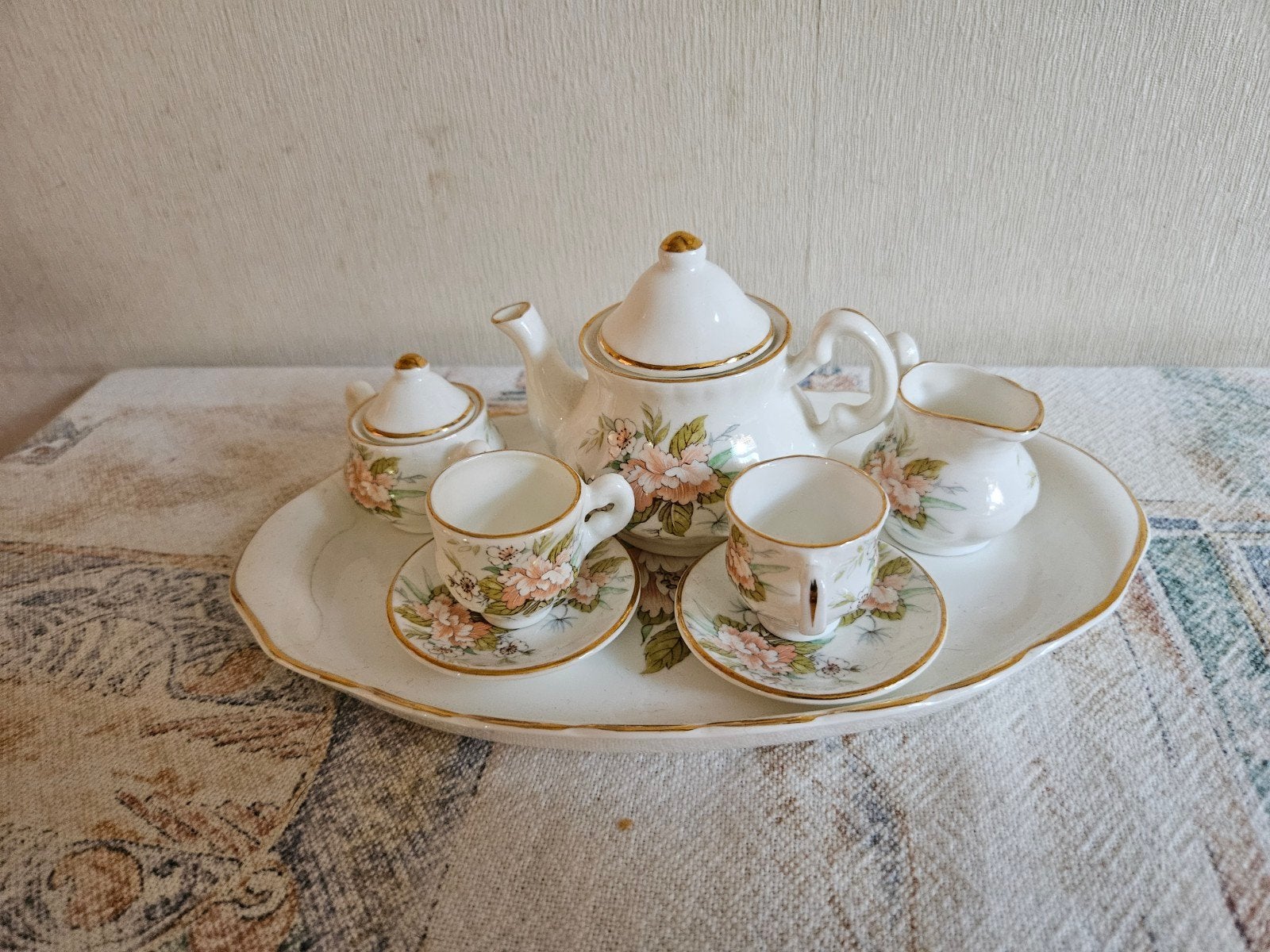 Engelse theeset van porselein met bloemmotief, Ophalen of Verzenden