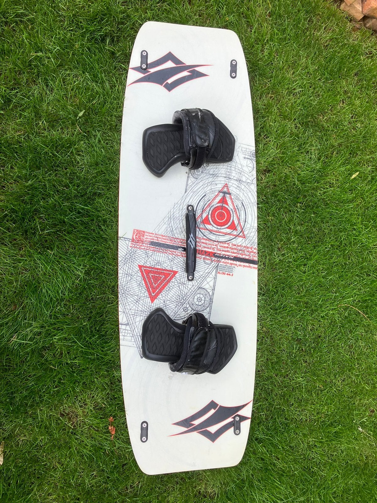 naish kiteboard, Twintip, Verzenden, Zo goed als nieuw, 4 m² of minder