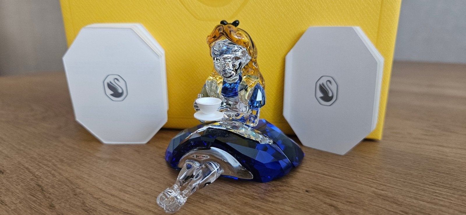 Swarovski Disney Alice In Wonderland Alice, Ophalen of Verzenden, Nieuw, Figuurtje