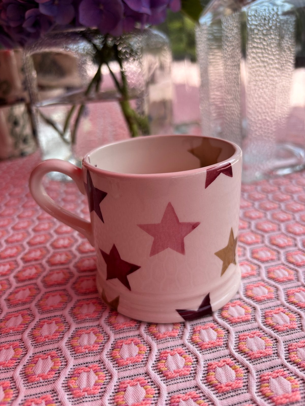 Emma Bridgewater Babymug met rode en gouden sterren, Ophalen of Verzenden, Zo goed als nieuw