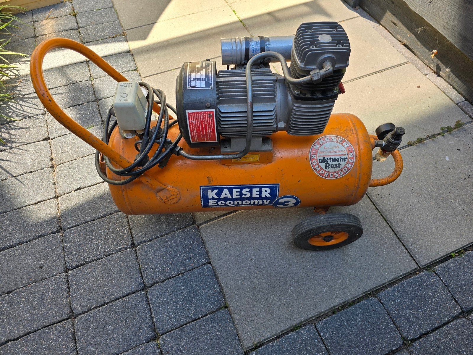 Kaeser Economy 3 Compressor, Ophalen, Gebruikt, 6 tot 10 bar, 25 tot 100 liter