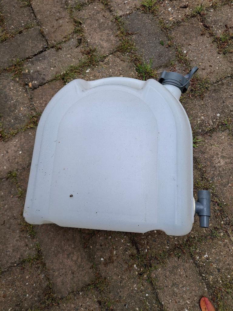 jerrycan, Ophalen, Kunststof, Gebruikt, Met kraantje