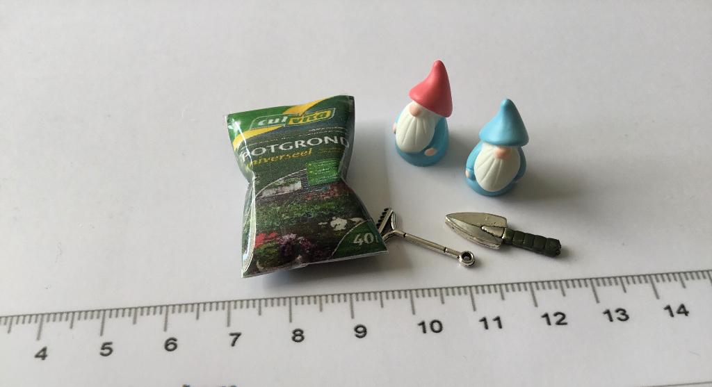 Poppenhuis miniaturen potgrond en kabouters 6, Ophalen of Verzenden, Nieuw, Poppenhuis