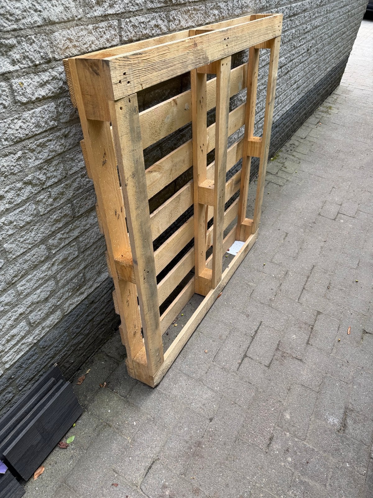 Gratis af te halen: Twee pallets (112x112 en 98x114), Doe-het-zelf en Verbouw, Hout en Planken, Gebruikt, Ophalen of Verzenden