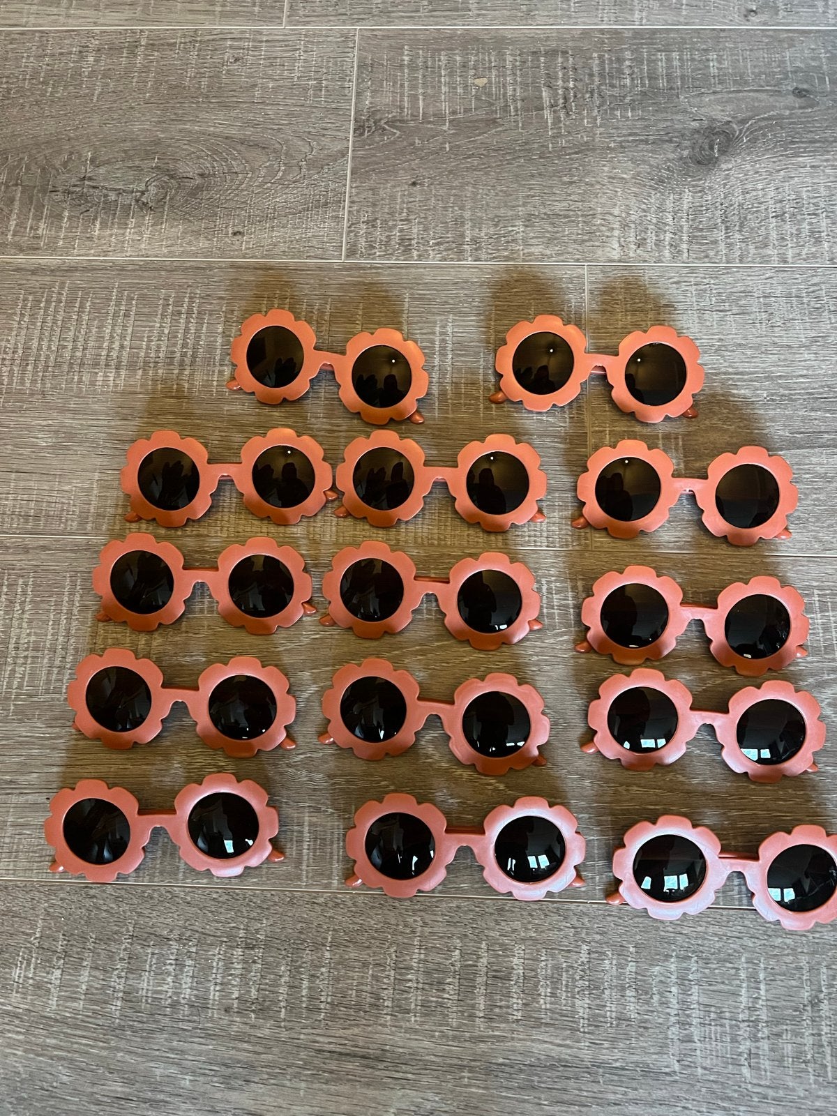 14 Oranje Kinderzonnebrillen - Bloemenmodel - partij, Ophalen of Verzenden, Nieuw, Zonnebril, Oranje