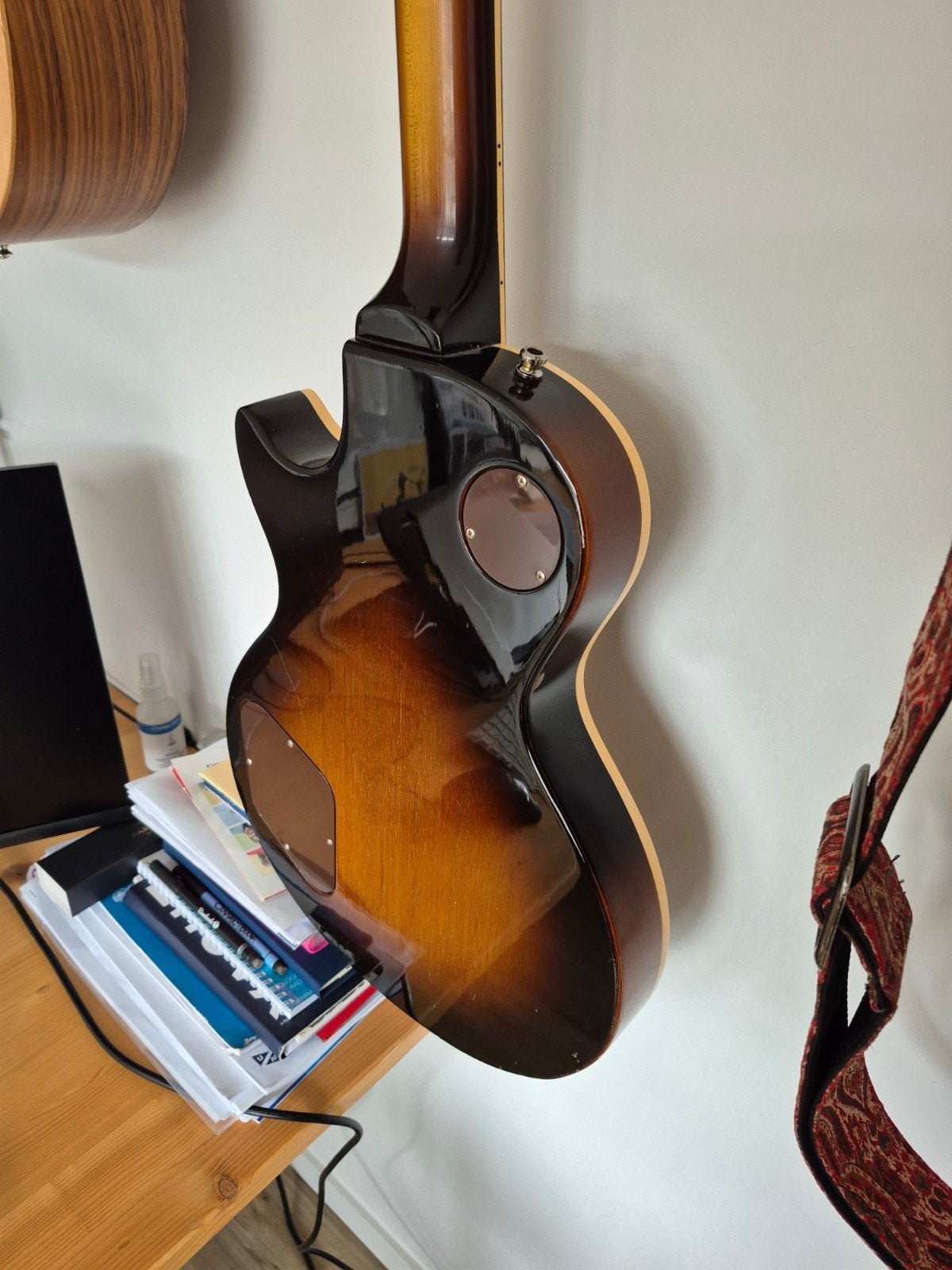 Foto 14 van Gitaar collectie vintage/high end. Gibson Harmony Burns etc