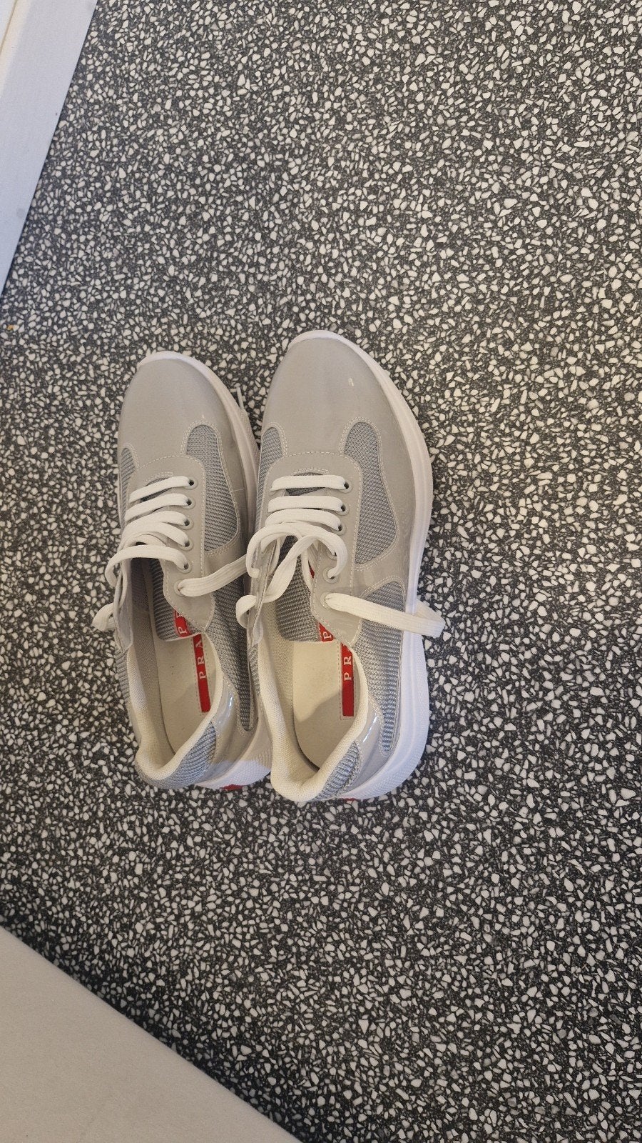 Prada Sneakers - Zo goed als nieuw, Kleding | Dames, Prada, Ophalen of Verzenden, Grijs, Sneakers of Gympen