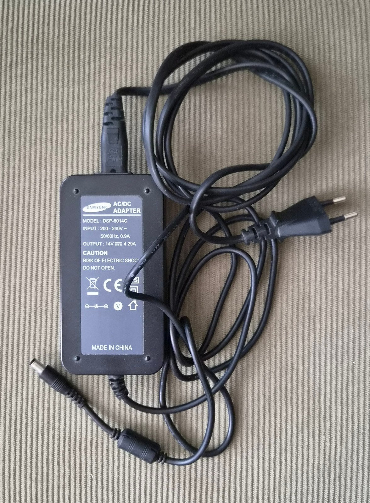 Samsung oplader AC/DC Adapter DSP-6014C
200-240V 50/60Hz 0.9, Ophalen of Verzenden, Zo goed als nieuw, Samsung