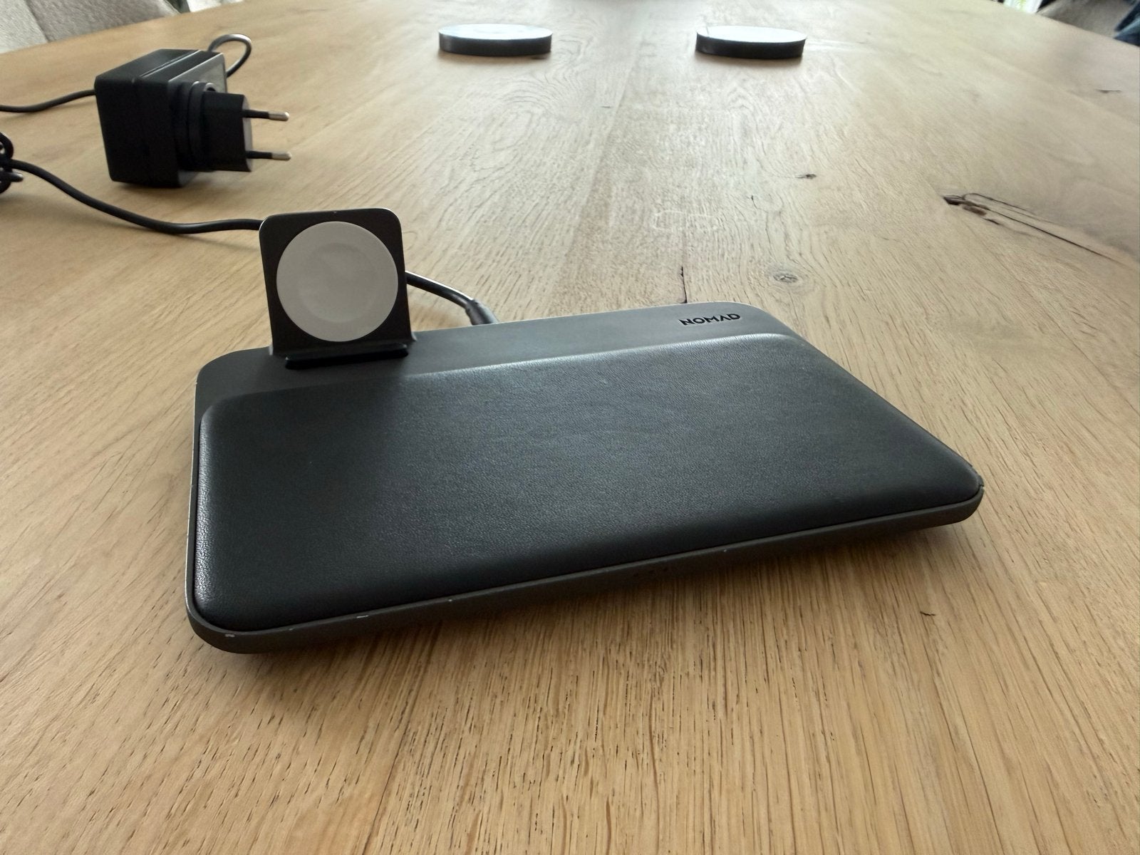Nomad Base Station 3-in-1 Draadloze Oplader Apple Watch Qi, Telecommunicatie, Mobiele telefoons | Telefoon-opladers, Universeel