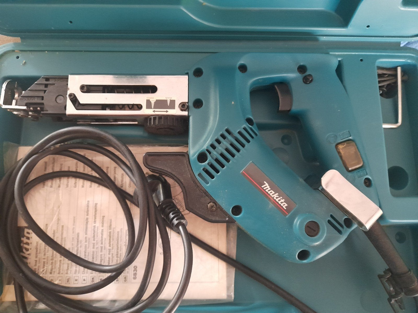 Makita 6830 230 V schroefautomaat, Ophalen, Zo goed als nieuw, Minder dan 400 watt, Boor- en Schroefmachine